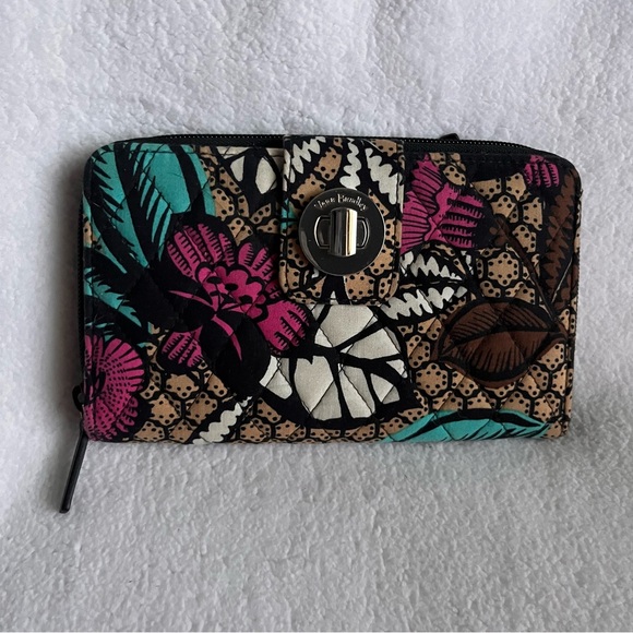 Vera Bladley Wallet - Picture 1 of 5